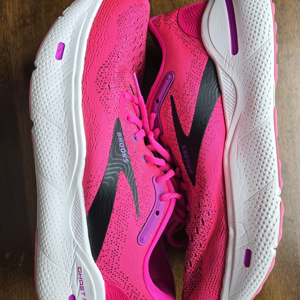 Brooks Women's Athletic Shoes in Vibrant Pink and Black